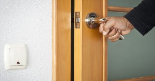 Установка дверей Ртищево цена от 1374 руб.